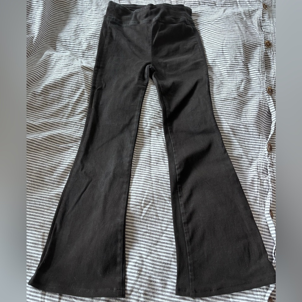 Frame The Jetset Flare
in Sheen Noir Black Flared Pants size 1 (size 25-29)